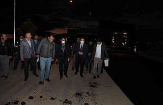 Melikgazi’de gece asfalt mesaisi