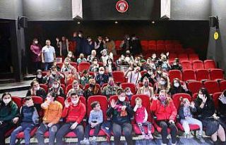 Menteşe’de özel çocuklara özel tiyatro oyunu