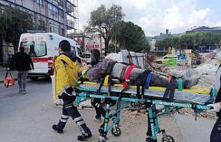 Merdivenden düşen işçi yaralandı