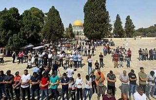 Mescid-i Aksa’da 50 bin kişi cuma namazı kıldı