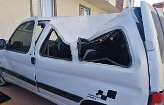 Metrelerce yüksekten hafif ticari aracın üzerine...