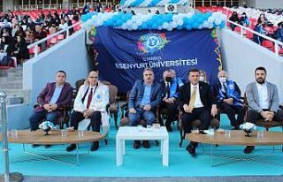 Mezun olan yüzlerce öğrenci yeni hayatlarına uğurlandı