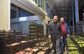 MHP heyeti sebze ve meyve halini ziyaret etti