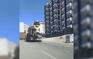 Mikser döke döke ilerledi, cadde betona bulandı