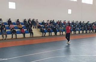 Milli Sporcu Meryem Betül Çavadar öğrencilerle...