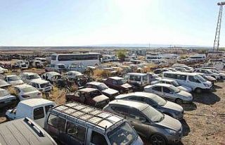 Milyonlarca TL değerinde araçlar toprağa gömülüyor