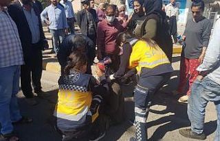 Minibüs yayalara çarptı: 2 yaralı