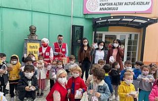 Minik öğrenciler hayvan sevgisi aşılanıyor