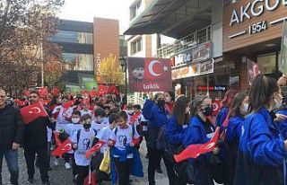 Miniklerden Cumhuriyet Bayramı yürüyüşü