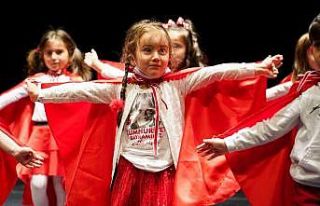 Miniklerin Cumhuriyet Bayramı gösterisi ayakta alkışlandı