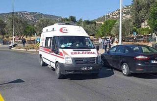 Motosiklet aracın altında metrelerce sürüklendi