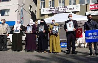 Muş’ta evlat nöbetine 2 aile daha katıldı