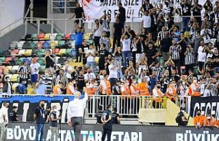 Mustafa Denizli’den taraftara övgü