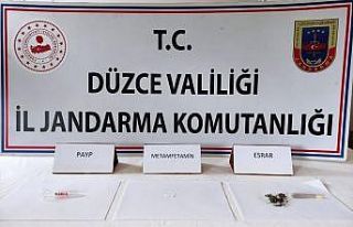 Narkotik köpeği nefes aldırmıyor