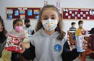 Öğrencilere süt dağıtıldı