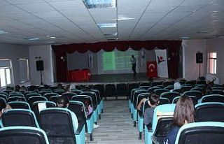 Öğretim üyelerinden öğretmenlere seminer
