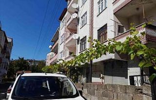 Öğretmen evinde ölü bulundu