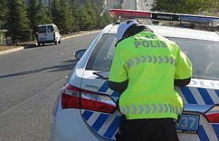 Okula giderken araç çarpan çocuk hayatını kaybetti