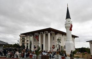 Ölen oğlunun adına cami yaptırdı