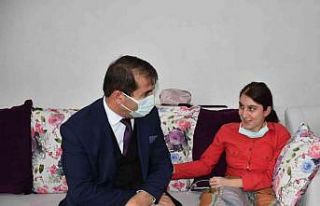 Omurilik hastası yürüme engelli Bilge Aras evde...