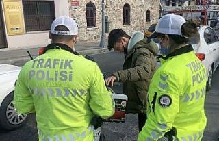 Ortaköy’de scooter denetiminde ilginç anlar: Scooterla...