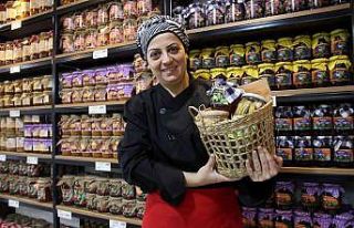 Osmanlı tarifleriyle çalışıyor, unutulan lezzetleri...