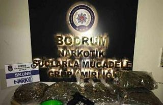 Otel odasında 4.2 kilogram uyuşturucu yakalandı