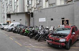 Oto hırsızlık şebekesine operasyon: 38 araç ele...