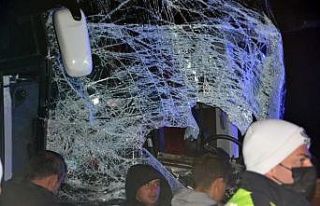 Otobüs kazasında yaralanan 12 kişiden biri hayatını...