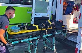 Otobüsten inip yolun karşısına geçmeye çalışan...