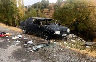 Otomobil ile kamyonet çarpıştı