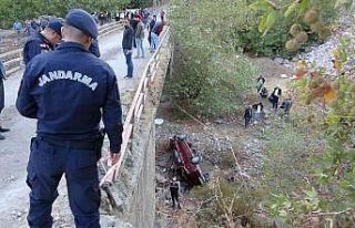 Otomobil köprüden aşağıya uçtu: 1 ölü