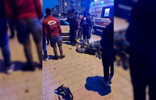 Otomobil motosikletle çarpıştı: 2 yaralı