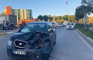 Otomobil yayaya ardından otomobile çarptı: 3 yaralı