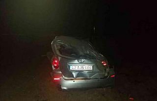 Otomobil yük treninin vagonuna çarptı: 5 yaralı