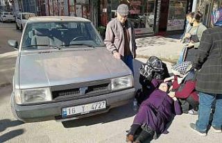 Otomobilin çarptığı yaşlı kadın yaralandı
