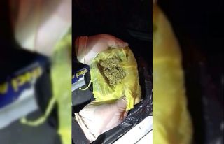 Otomobilin motor bölümünde sakladıkları uyuşturucu...
