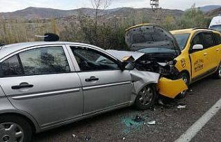 Otomobiller çarpıştı: 1 ölü, 3 yaralı