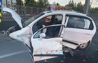 Otomobiller çarpıştı: 1 yaralı