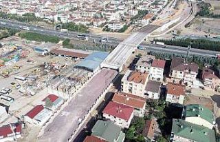 Otoyol geçiş köprüsünde kiriş montajları tamamlandı