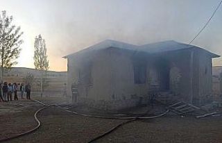 Özalp ilçesinde ev yangını