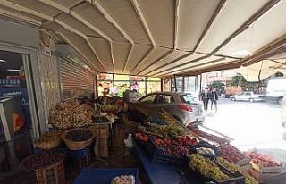 (Özel) Başkent’te kaza yapan otomobil marketin...