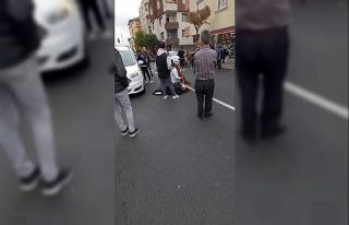 (Özel) Evden kaçtı, babası eve götürürken arabadan...