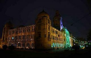 Pakistan’da Mevlid Kandili için sokaklar ve binalar...