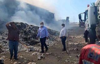 Pamuk işleme fabrikası içten içe yanıyor