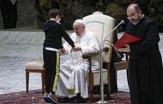 Papa Francis’e 10 yaşındaki çocuktan sevgi gösterisi