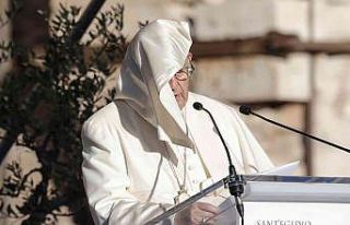 Papa’nın rüzgara karşı zor anları