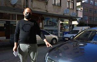 Park halindeki aracına yorgun mermi düştü, sürücü...