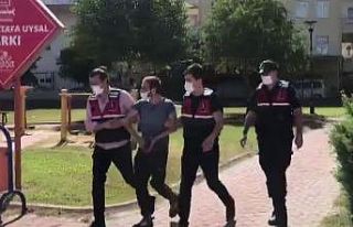 Parkta uyuşturucu satan şahıs jandarmaya yakalandı