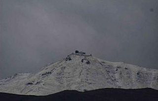 Pirreşit Dağı’na kar yağdı